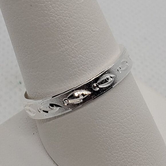 Sterling Silver Engraved Patterned Ring - Picture 4 of 7